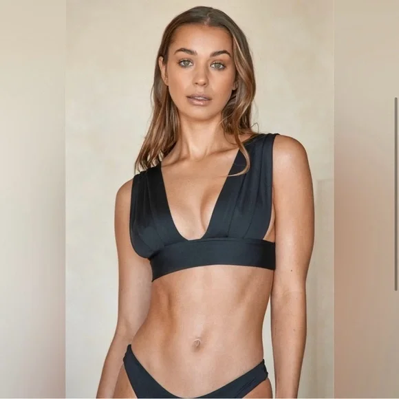 Monday Swimwear | Aruba Top Black Size S/M - Picture 2 of 6